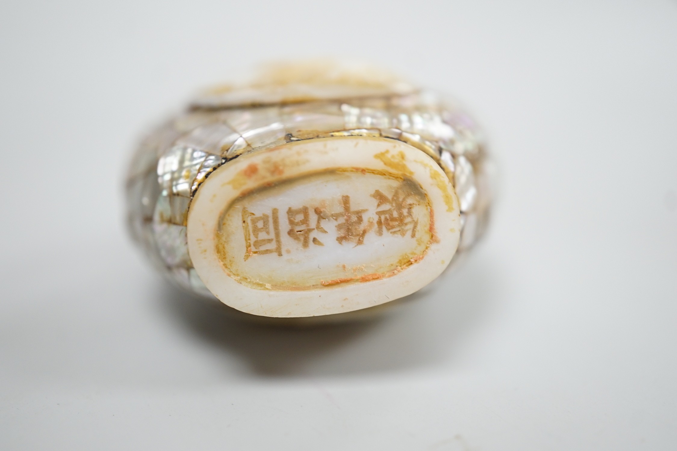 A Chinese shell and mother of pearl snuff bottle, Tongzhi mark probably later, 6.2 cm high including stopper